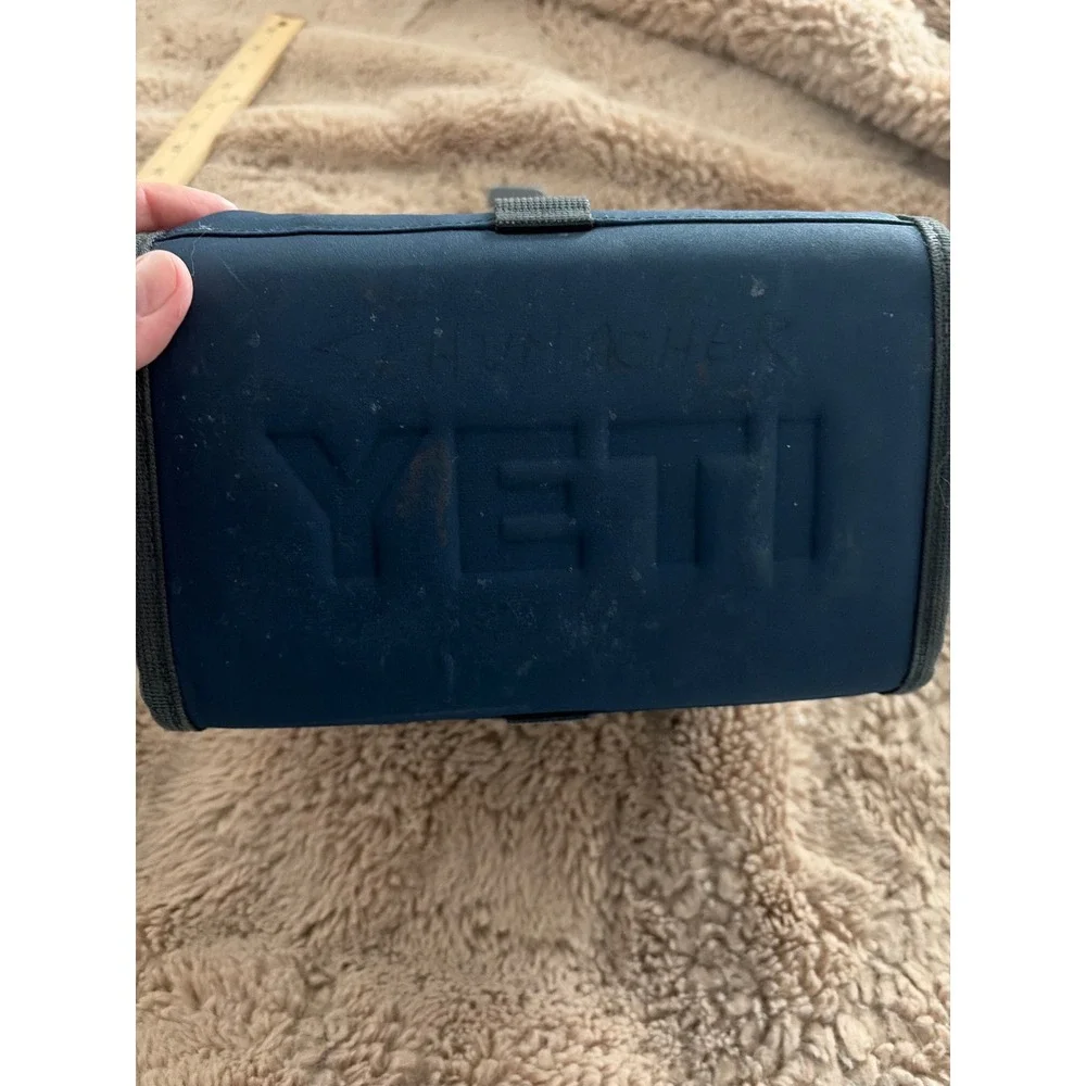 YETI Daytrip Lunch Bag Navy Blue Foldable Insulated Lunch Box Cooler